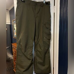 NWOT XL snowboard. No wear. Army green